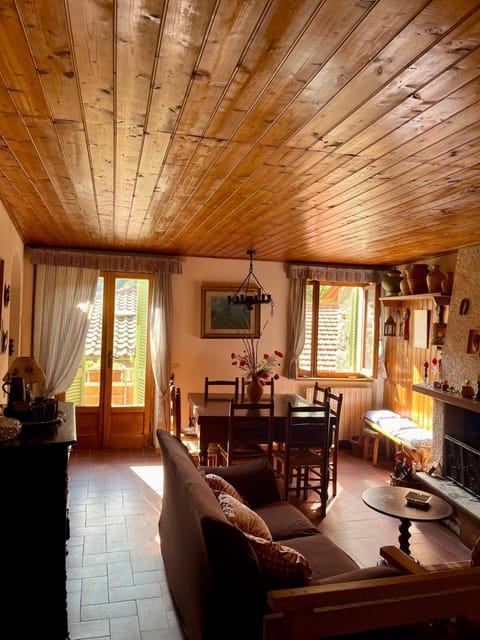 Communal lounge/ TV room, TV and multimedia, Living room, Seating area, Dining area, Evening entertainment, fireplace