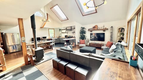 Communal lounge/ TV room, Kitchen or kitchenette, Living room, Communal kitchen