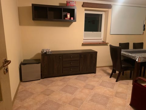 Kwatera przed remontem BEZ zlewu w części kuchennej łazienka PRZED REMONTEM Vacation rental in Pomeranian Voivodeship