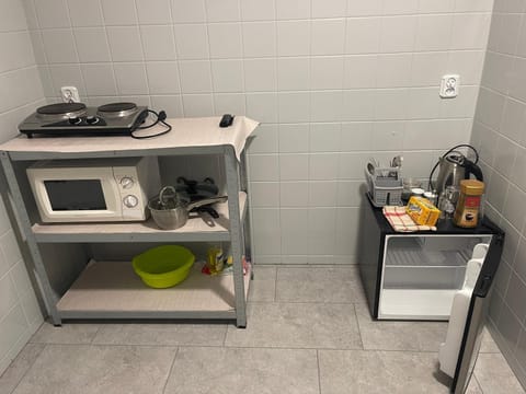 Kwatera przed remontem BEZ zlewu w części kuchennej łazienka PRZED REMONTEM Vacation rental in Pomeranian Voivodeship