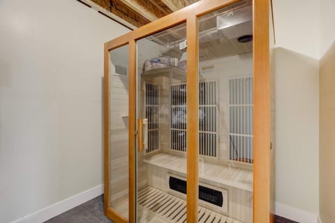 Vista Montana Downtown Monument w BBQ & Fire Pit House in Monument