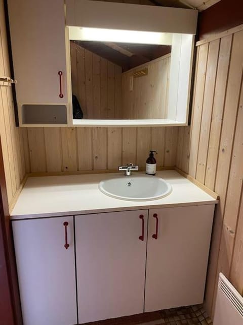 Traditionelt dansk sommerhus House in Hvide Sande