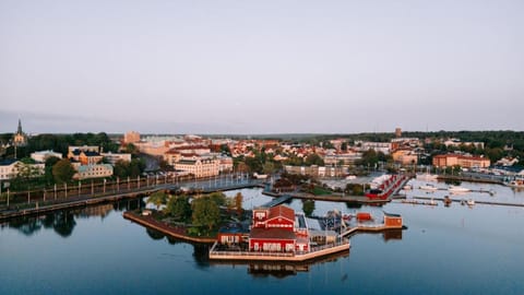 Property building, Restaurant/places to eat