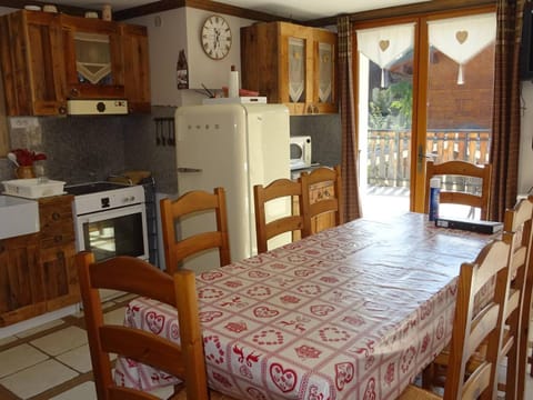 Location Les Gets : Spacieux 4 pièces pour 9 pers, proche centre, parking privé, terrasse ensoleillée - FR-1-802-33 Apartment in Les Gets