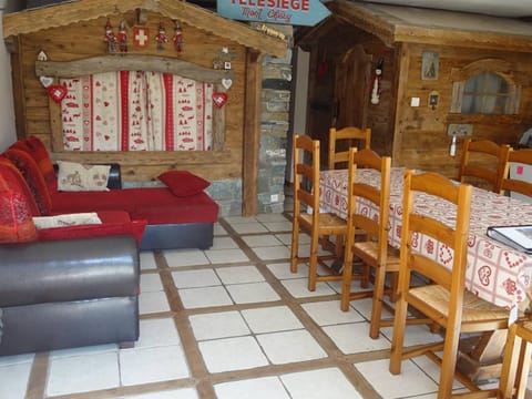 Location Les Gets : Spacieux 4 pièces pour 9 pers, proche centre, parking privé, terrasse ensoleillée - FR-1-802-33 Apartment in Les Gets