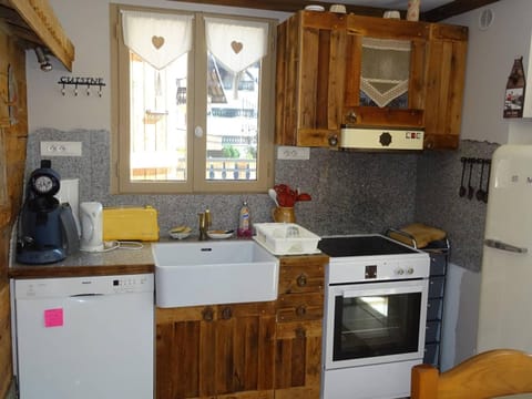 Location Les Gets : Spacieux 4 pièces pour 9 pers, proche centre, parking privé, terrasse ensoleillée - FR-1-802-33 Apartment in Les Gets