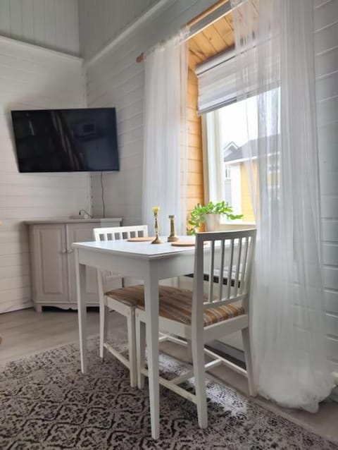 Wanha Fröökynä Huoneisto Wanhassa Raahessa, FREE WiFi Apartment in Finland