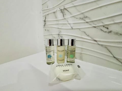 GL1 City Center & Docks - Parking - Sleeps up 6 ppl - Outside Space Apartment in Gloucester