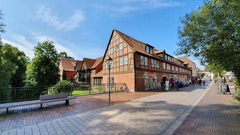 Property building, Facade/entrance, Garden, Area and facilities