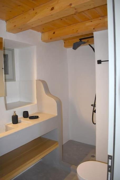 Traditional house in Kalamos Villa in Islands