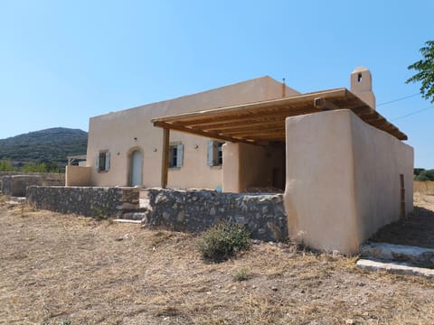 Traditional house in Kalamos Villa in Islands