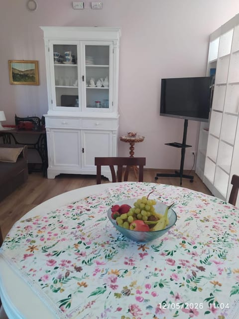 Restaurant/places to eat, TV and multimedia, Dining area, Breakfast