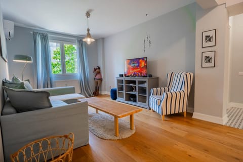 TV and multimedia, Living room, Seating area