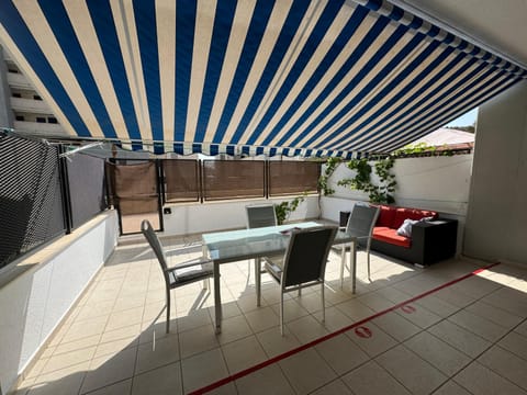 Patio, Day, Garden, Balcony/Terrace