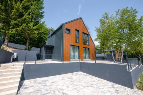 Property building, Patio, Day, Inner courtyard view, Parking