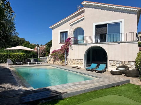 Property building, Garden, Garden view, Pool view, Swimming pool, sunbed