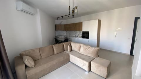 Communal lounge/ TV room, TV and multimedia, Living room, Seating area, Evening entertainment, kitchen, air conditioner