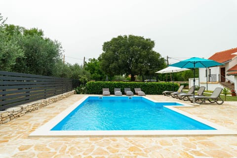 Patio, Day, Garden view, Pool view, Swimming pool, sunbed