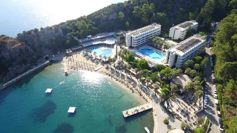 Property building, Bird's eye view, Beach, Sea view, Swimming pool