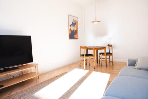 Living room, Photo of the whole room