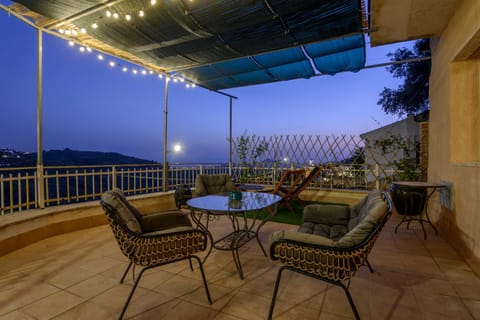 Property building, Natural landscape, View (from property/room), Balcony/Terrace, Seating area, Dining area, Internal: Not applicable to any particular room