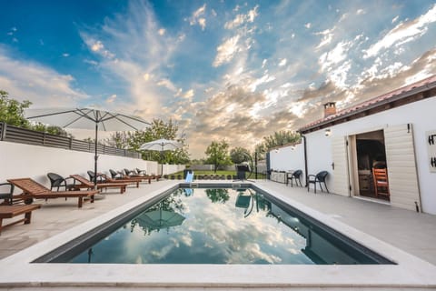 Pool view, Swimming pool