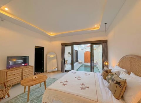 Bed, TV and multimedia, Bedroom