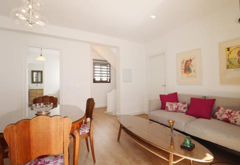 Communal lounge/ TV room, Living room