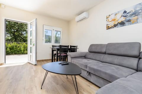 Perfect Little Place - Igalo Apartment in Dubrovnik-Neretva County