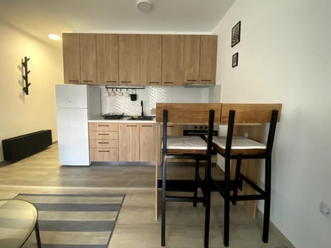 Kitchen or kitchenette, Dining area, stove