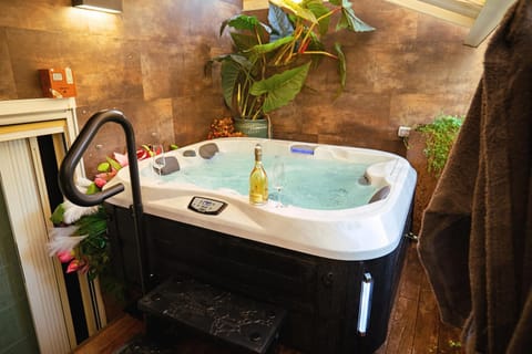Hot Tub, Balcony/Terrace, Spa and wellness centre/facilities, internet