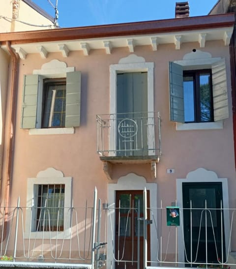 Casa Rosa House in Verona
