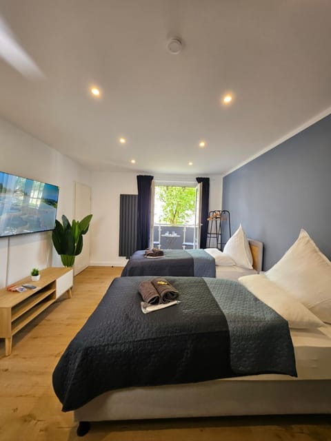 Bed, TV and multimedia, Balcony/Terrace, Photo of the whole room