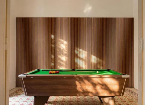 Billiard, Game Room