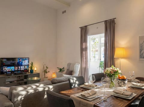 TV and multimedia, Living room, Dining area