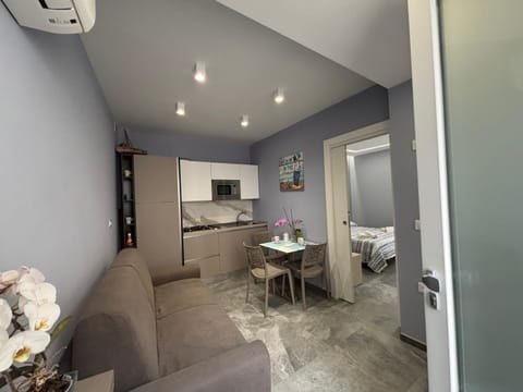 Kitchen or kitchenette, Living room, Photo of the whole room, Dining area, oven