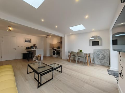 Living room, Dining area, kitchen