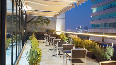 Restaurant/places to eat, Balcony/Terrace, Decorative detail