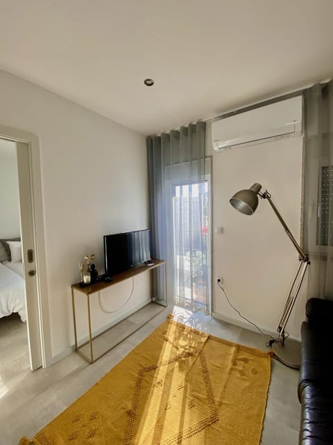 Communal lounge/ TV room, TV and multimedia, air conditioner