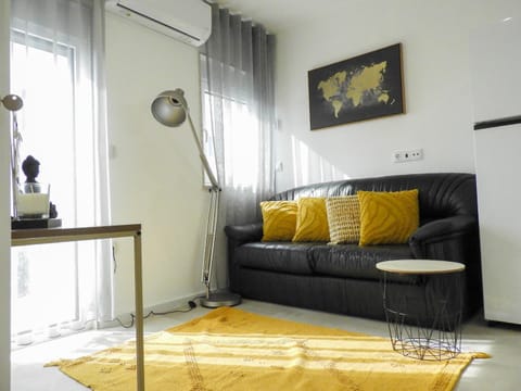 Living room, air conditioner