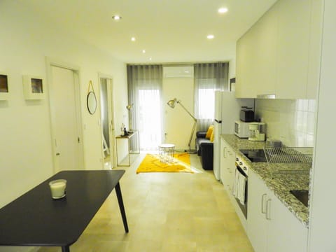 Kitchen or kitchenette, Dining area, oven, stove, toaster