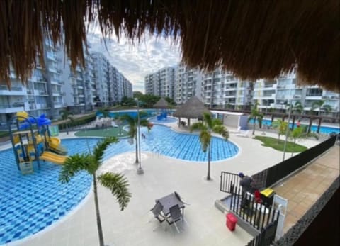 Property building, Day, Swimming pool, sunbed