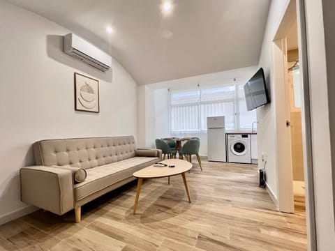 Property building, TV and multimedia, Living room, air conditioner