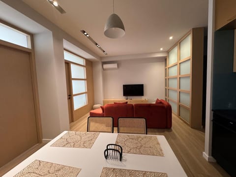 TV and multimedia, Living room, Seating area, air conditioner