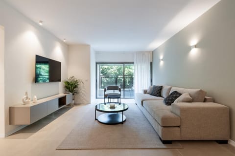 Communal lounge/ TV room, TV and multimedia, Balcony/Terrace, Lounge or bar