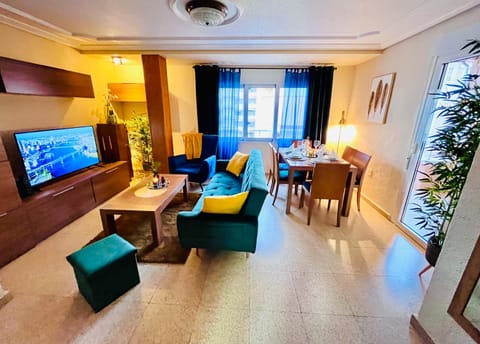 Communal lounge/ TV room, TV and multimedia, Living room, Seating area, Dining area, Evening entertainment