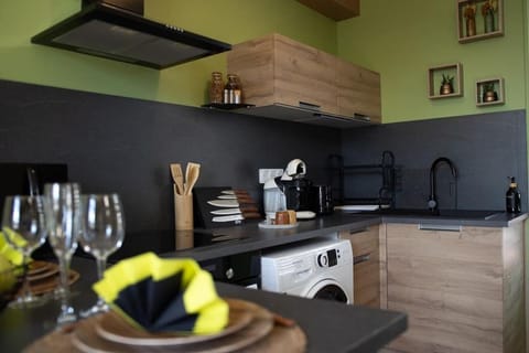 Kitchen or kitchenette, Dining area, toaster