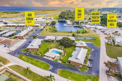 Neighbourhood, Bird's eye view, Lake view, Street view, Swimming pool, Location, Parking