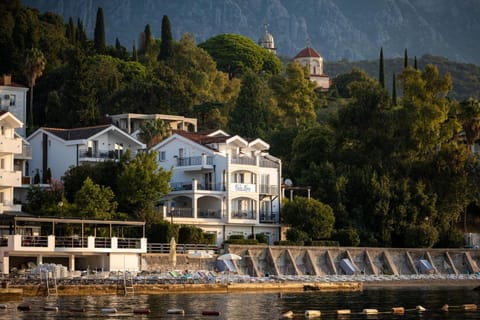 Property building, Nearby landmark, Mountain view