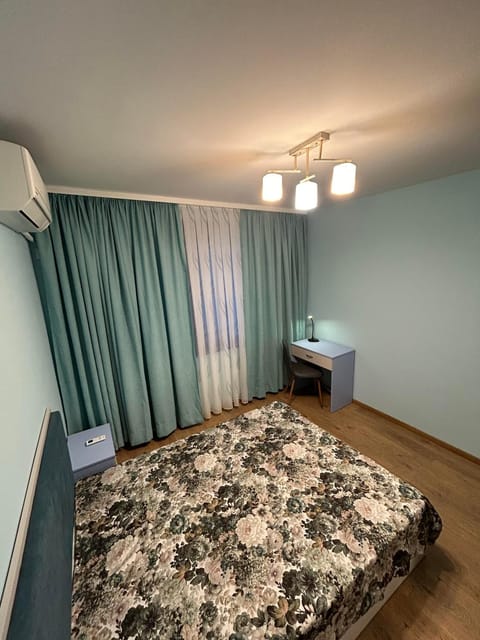 Bed, Bedroom, air conditioner